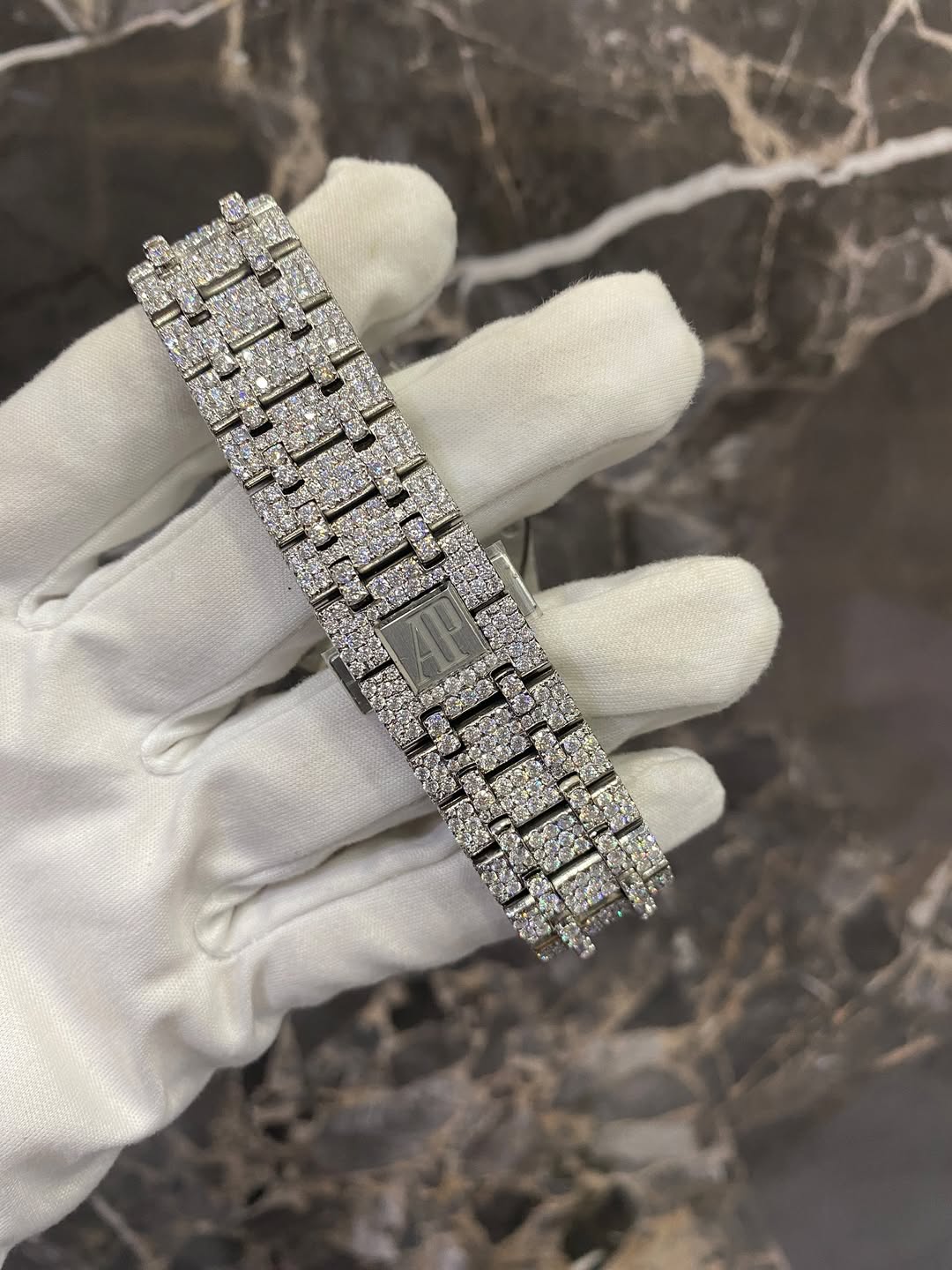 Montre Audemars Piguet - Full Iced Moissanite Diamonds By NCCO